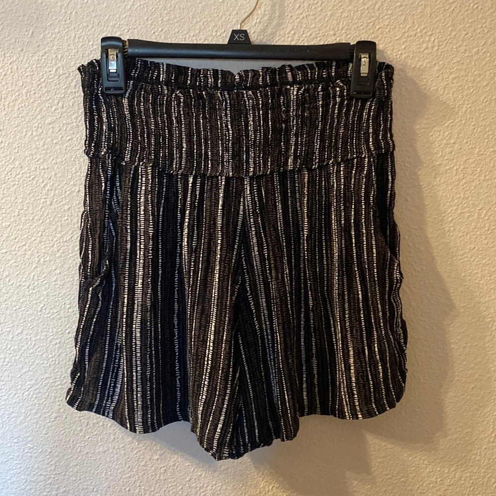 Marika wide leg striped shorts size small - Picture 1 of 6